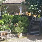 Russenbraeu Inn *